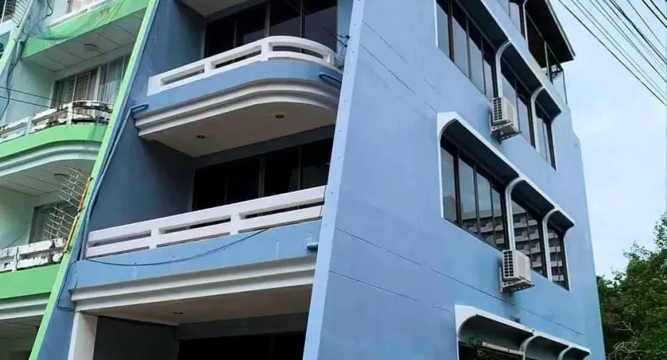 Casa adosada en venta de 5 habitaciones en Mueang Rayong, Rayong