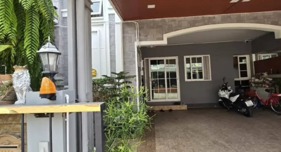 Casa en alquiler de 4 habitaciones en Thanyaburi, Pathum Thani
