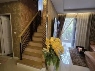 Casa en alquiler de 4 habitaciones en Thanyaburi, Pathum Thani