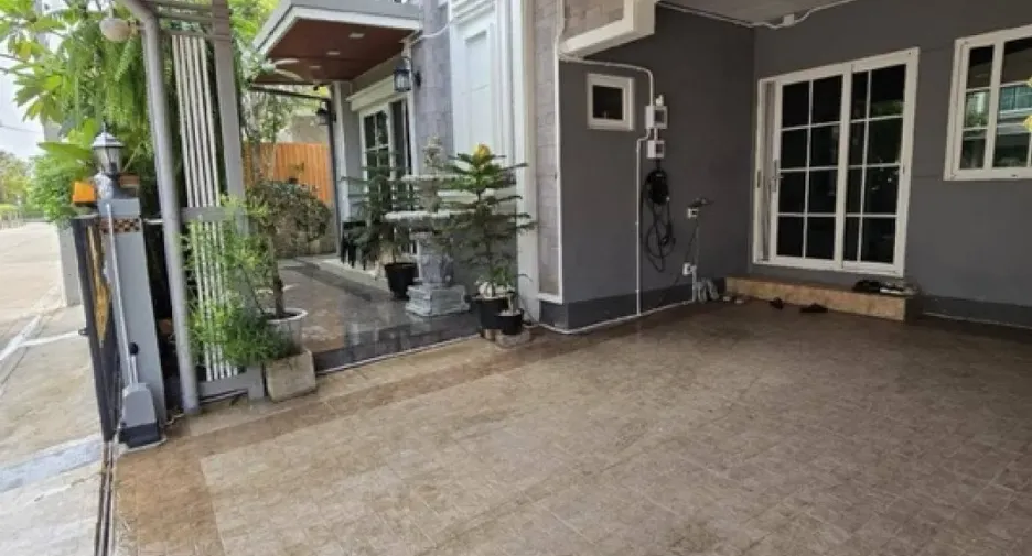 Casa en alquiler de 4 habitaciones en Thanyaburi, Pathum Thani