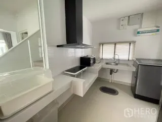 Casa en alquiler y en venta de 3 habitaciones en Bang Phli, Samut Prakan