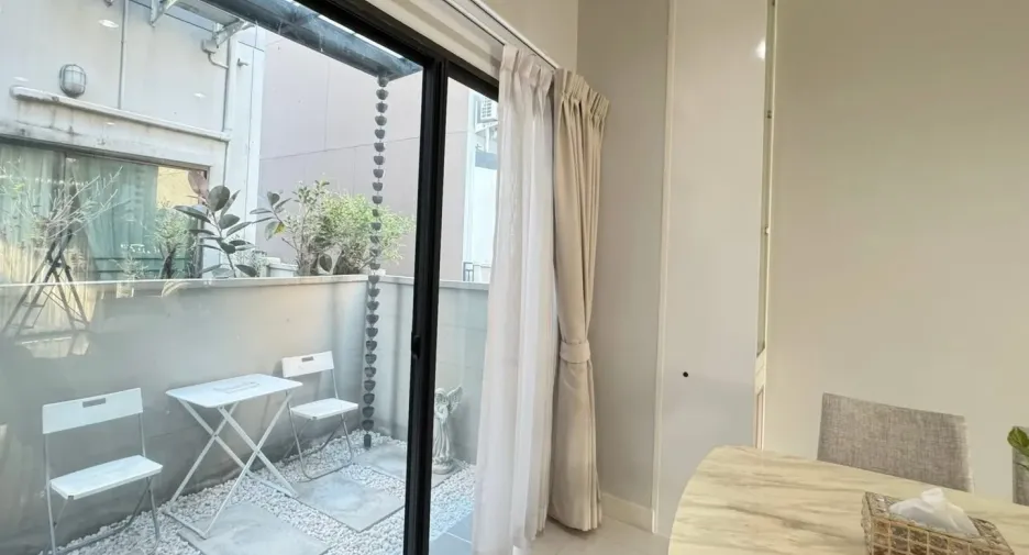 Casa adosada en alquiler de 3 habitaciones en Saphan Sung, Bangkok