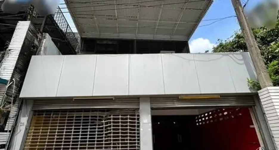 For rent 3 bedrooms townhouse in Watthana, Bangkok