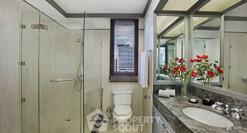 For rent 3 ベッドルーム condo in Khlong San, Bangkok