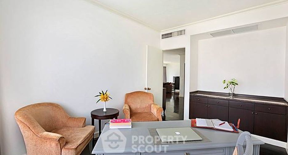 For rent 3 ベッドルーム condo in Khlong San, Bangkok