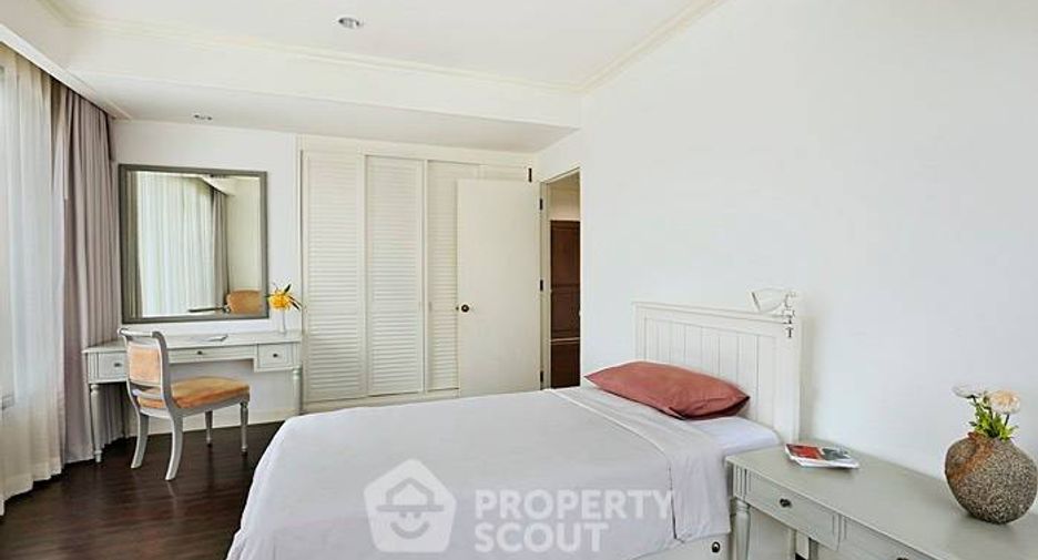 For rent 3 ベッドルーム condo in Khlong San, Bangkok