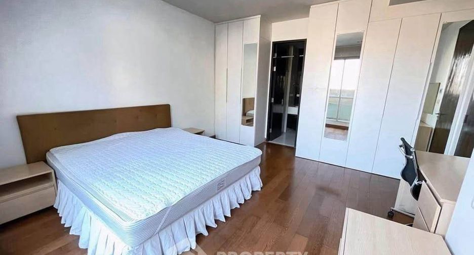 À louer 3 chambres condo à Pathum Wan, Bangkok