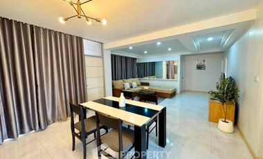 À louer 3 chambres condo à Huai Khwang, Bangkok