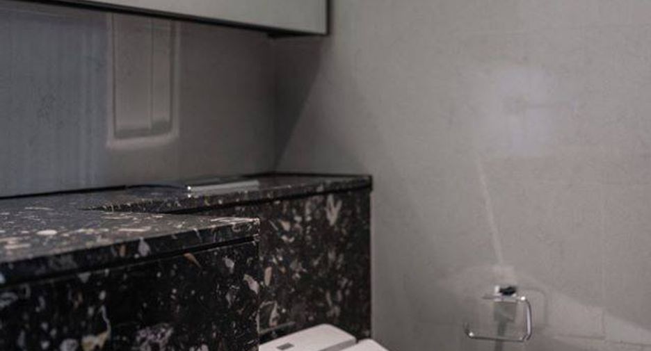 For sale 1 Beds condo in Khlong Toei, Bangkok