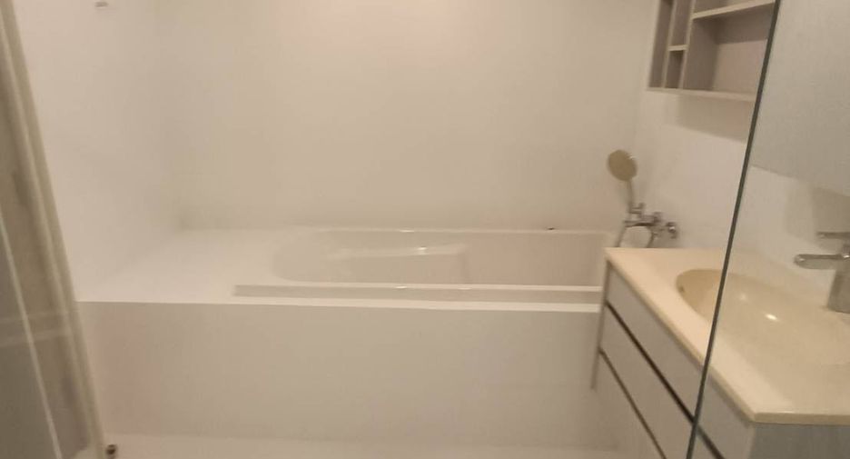 For rent 1 bed condo in Watthana, Bangkok