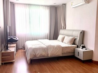 À vendre 3 chambres condo à Huai Khwang, Bangkok