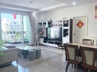 À vendre 3 chambres condo à Huai Khwang, Bangkok