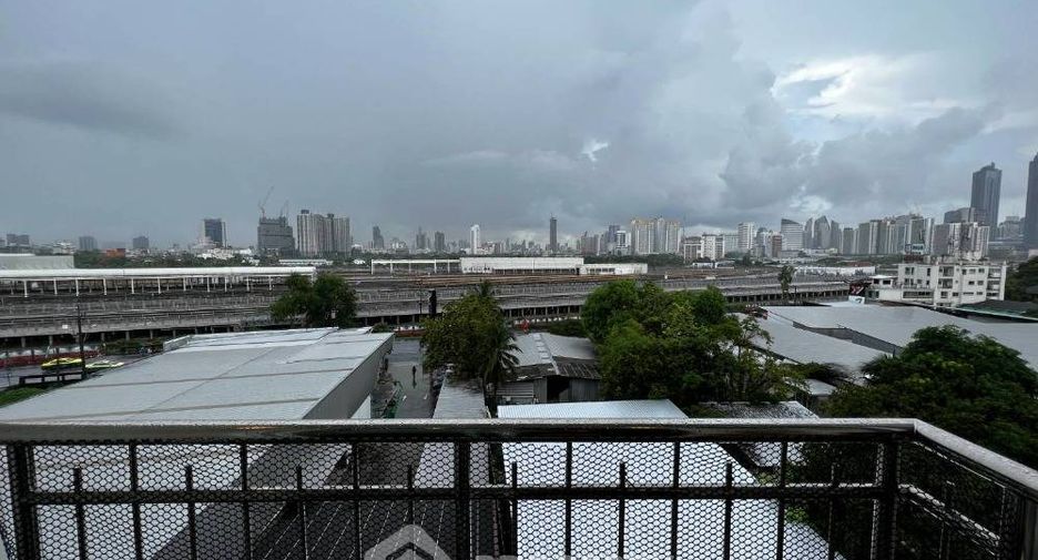 For sale 1 bed condo in Huai Khwang, Bangkok