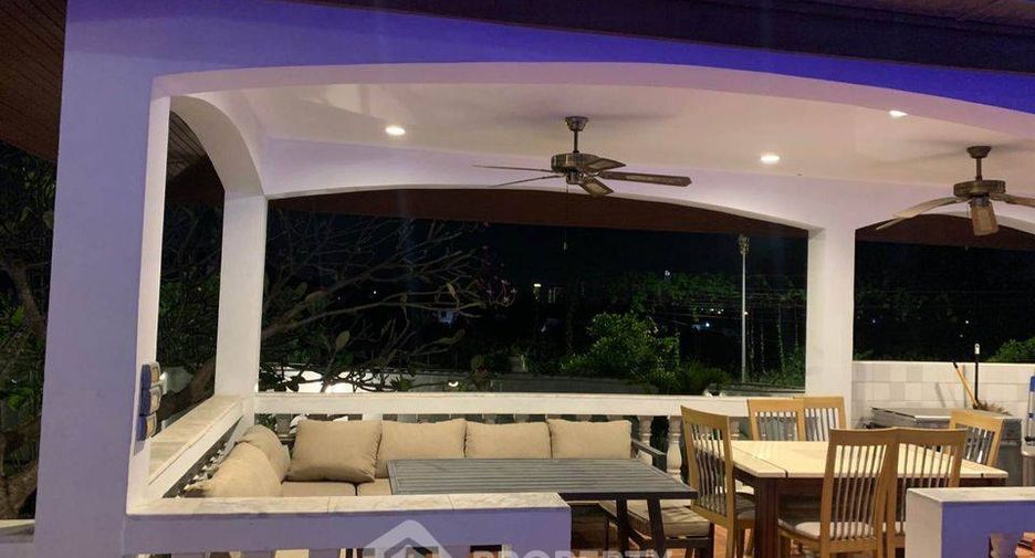 À louer et à vendre 4 chambres villa à Bang Lamung, Chonburi
