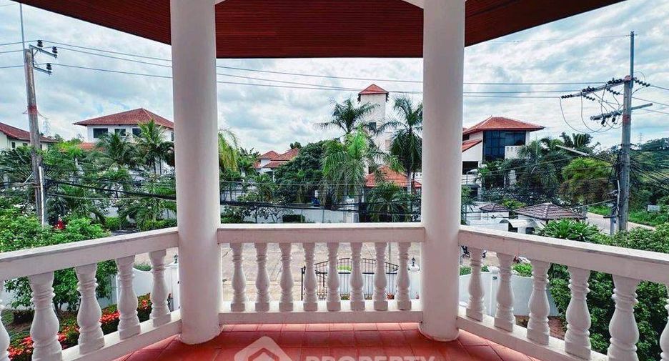 À louer et à vendre 4 chambres villa à Bang Lamung, Chonburi