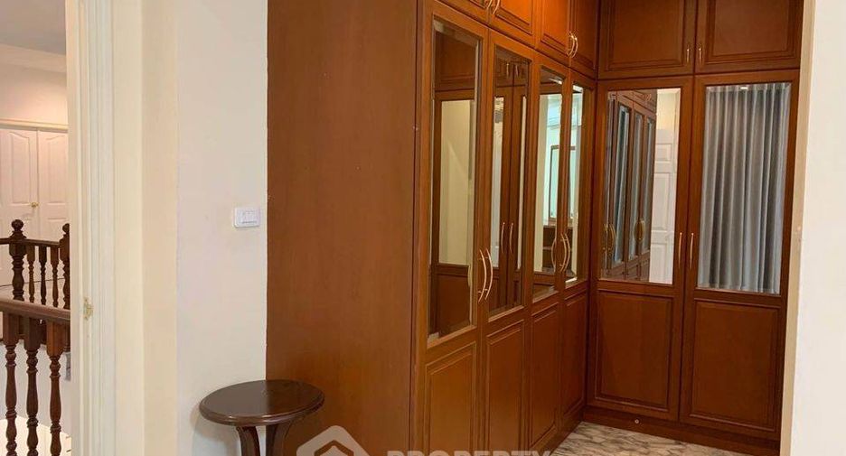 À louer et à vendre 4 chambres villa à Bang Lamung, Chonburi