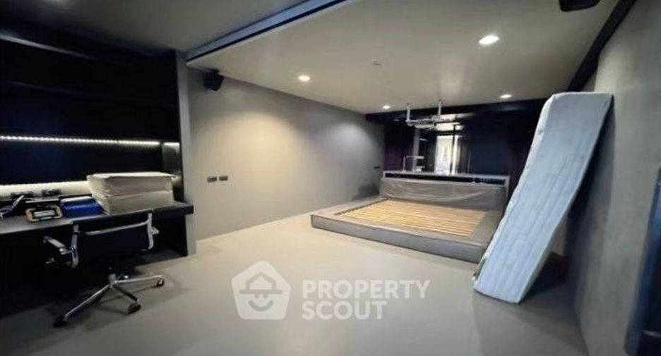 À vendre 2 chambres condo à Huai Khwang, Bangkok