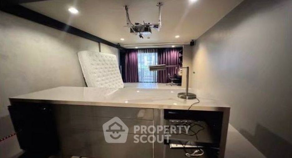À vendre 2 chambres condo à Huai Khwang, Bangkok