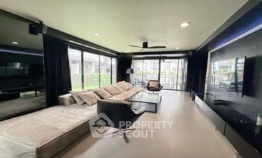 À vendre 2 chambres condo à Huai Khwang, Bangkok