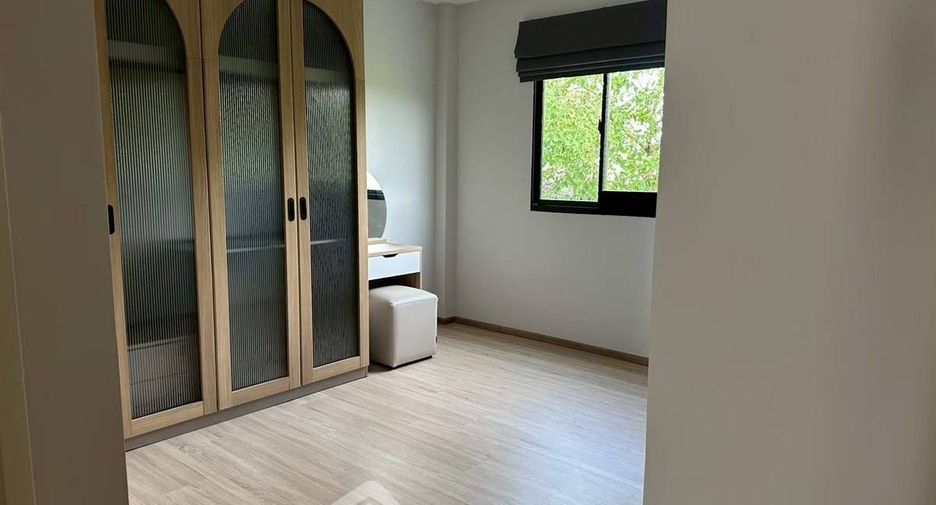 Casa adosada en venta de 3 habitaciones en Saphan Sung, Bangkok