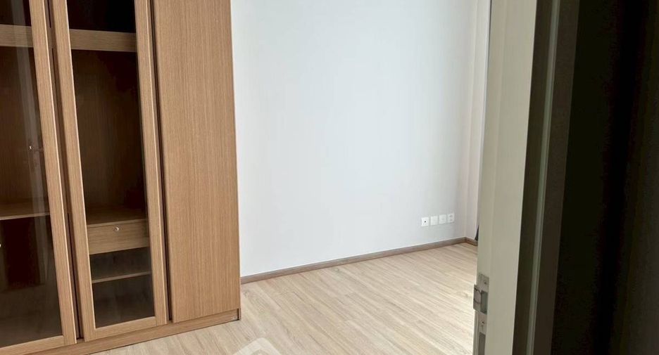 Casa adosada en venta de 3 habitaciones en Saphan Sung, Bangkok