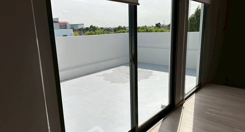 Casa adosada en venta de 3 habitaciones en Saphan Sung, Bangkok