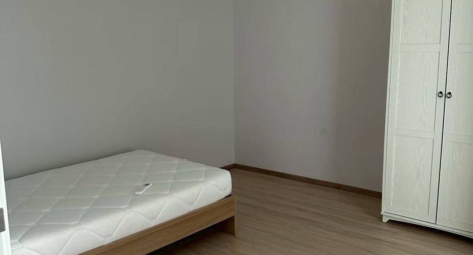 Casa adosada en venta de 3 habitaciones en Saphan Sung, Bangkok