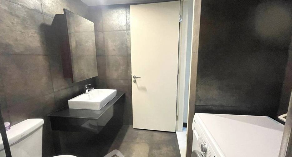 For sale 1 bed condo in Khlong Toei, Bangkok