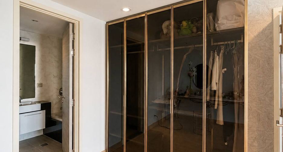 Condo en venta de 3 habitaciones en Yan Nawa, Bangkok