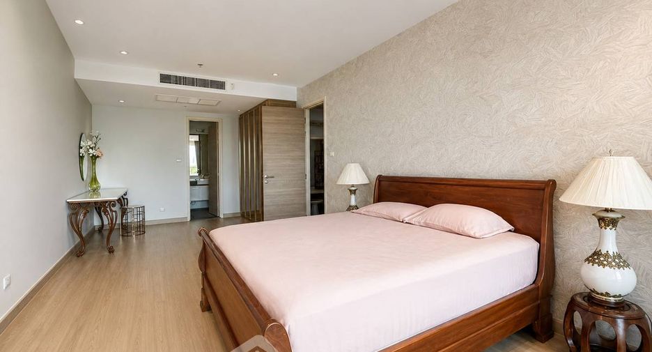 Condo en venta de 3 habitaciones en Yan Nawa, Bangkok