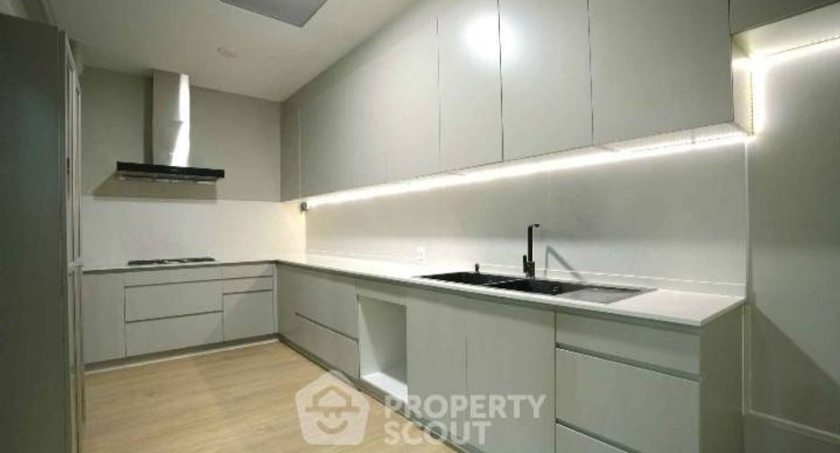 Casa adosada en venta de 2 habitaciones en Suan Luang, Bangkok