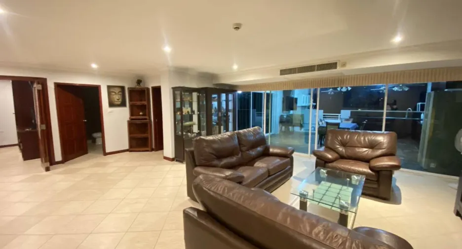 Condo en alquiler de 3 habitaciones en Bang Lamung, Chonburi