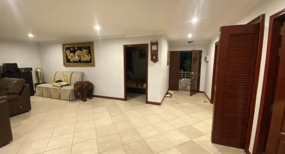 Condo en alquiler de 3 habitaciones en Bang Lamung, Chonburi