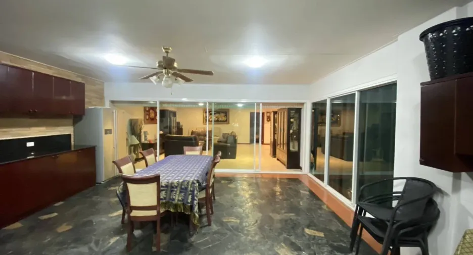 Condo en alquiler de 3 habitaciones en Bang Lamung, Chonburi
