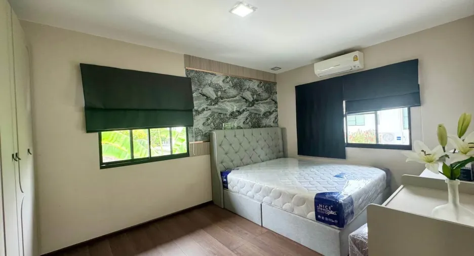 Casa en alquiler de 4 habitaciones en Bang Phli, Samut Prakan