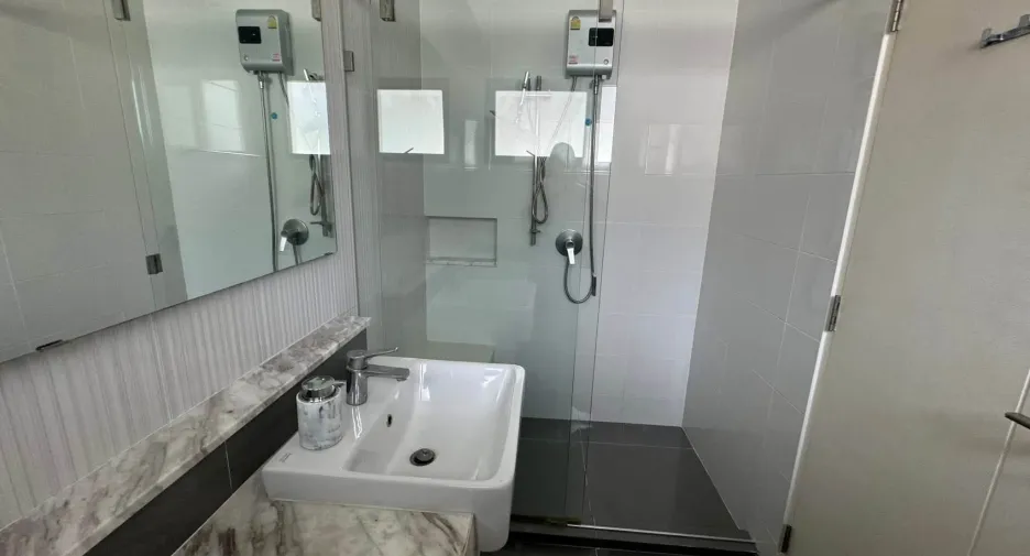 Casa en alquiler de 4 habitaciones en Bang Phli, Samut Prakan