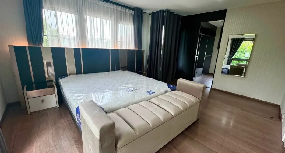 Casa en alquiler de 4 habitaciones en Bang Phli, Samut Prakan