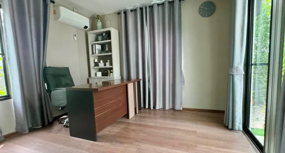 Casa en alquiler de 4 habitaciones en Bang Phli, Samut Prakan