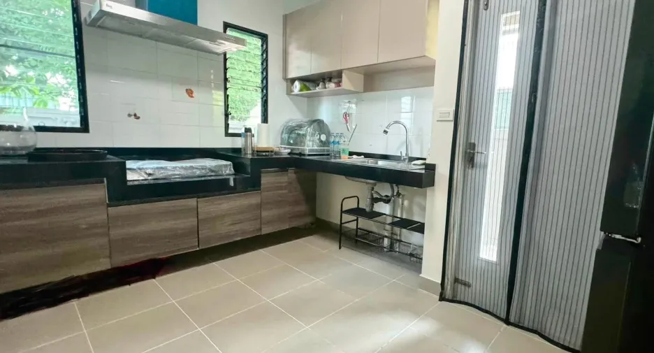 Casa en alquiler de 4 habitaciones en Bang Phli, Samut Prakan