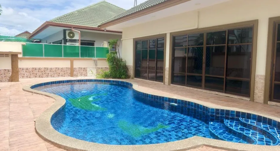 For rent 3 bedrooms villa in Huay Yai, Pattaya
