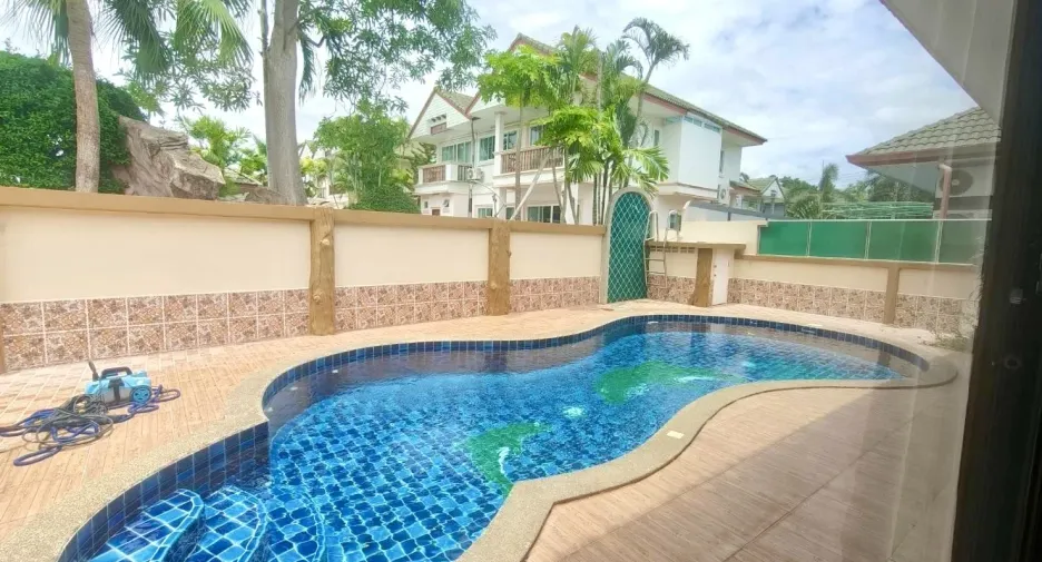 For rent 3 bedrooms villa in Huay Yai, Pattaya