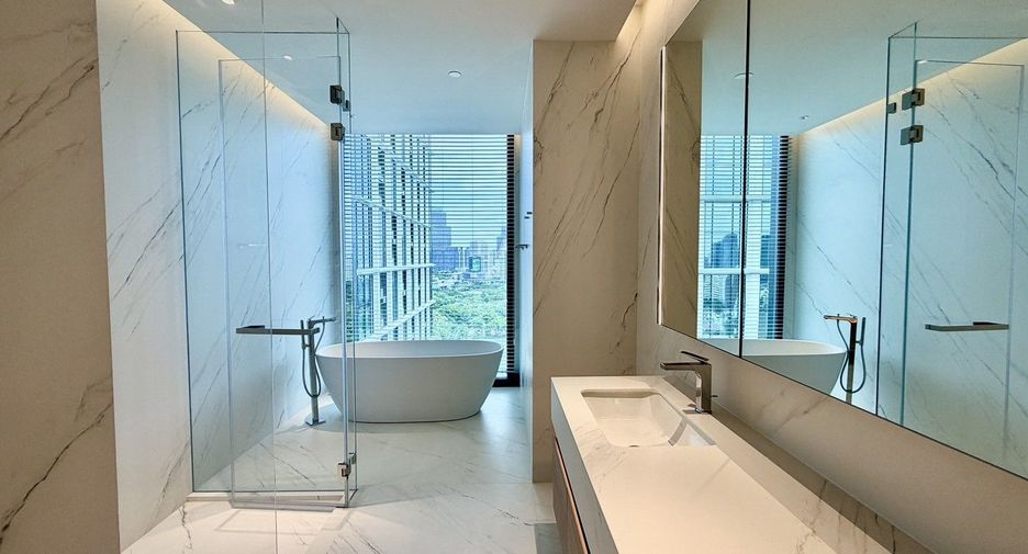 For rent 3 bedrooms condo in Sathon, Bangkok