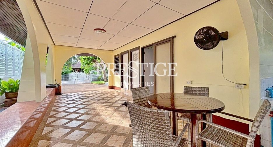 Haus zur Miete mit 5 Zimmer in Bang Lamung, Chonburi