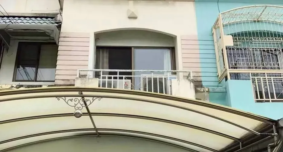 À vendre et à louer 3 chambres maison de ville à Suan Luang, Bangkok