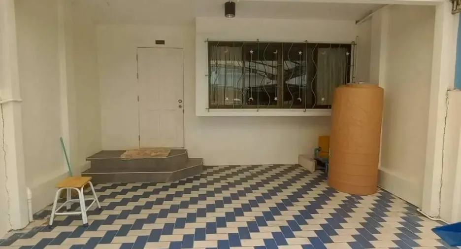 À vendre et à louer 3 chambres maison de ville à Suan Luang, Bangkok