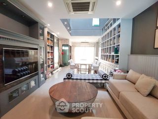 出售 3 卧室 联排别墅 在 Lat Phrao, 曼谷