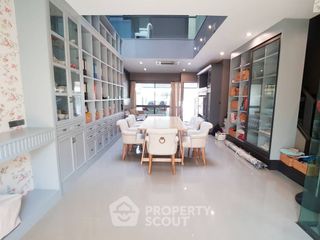 出售 3 卧室 联排别墅 在 Lat Phrao, 曼谷