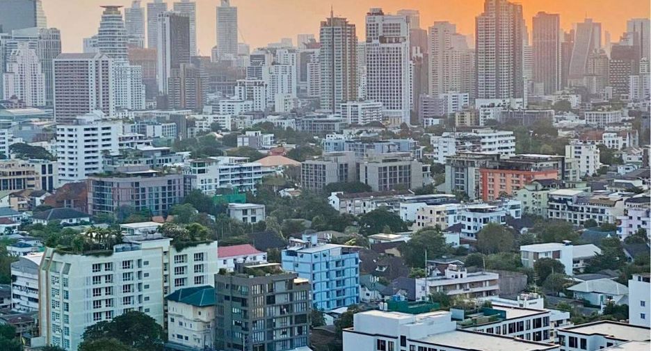 For sale 2 ベッドルーム condo in Watthana, Bangkok