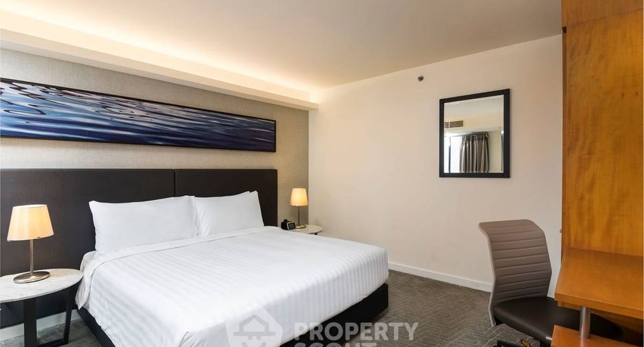 For rent 3 bedrooms apartment in Yan Nawa, Bangkok