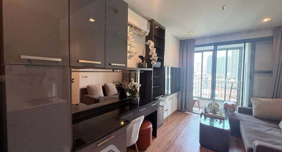 À louer 2 chambres condo à Huai Khwang, Bangkok